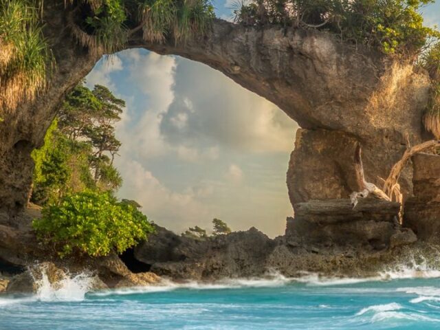 Natural Bridge on Bharatpur Beach, Neill Island, Bay of Bengal, Andaman Islands, India _ Windows Spotlight Images
